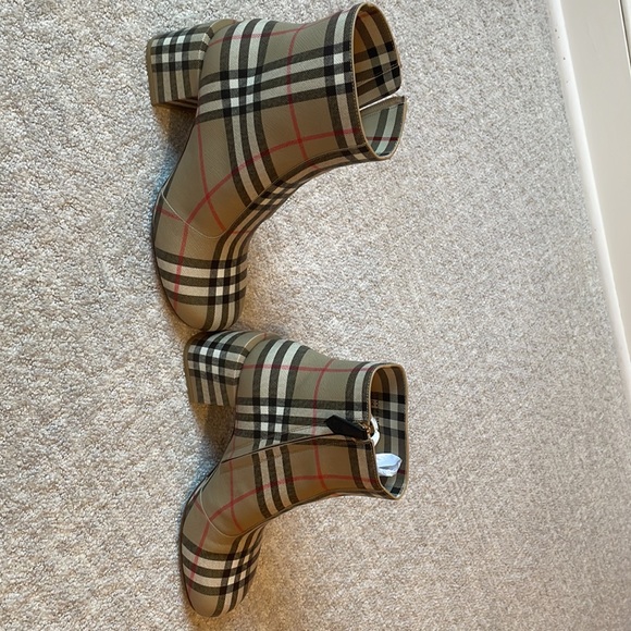 NWT Burberry Armdale Check Plaid Ankle Boots - Picture 4 of 7